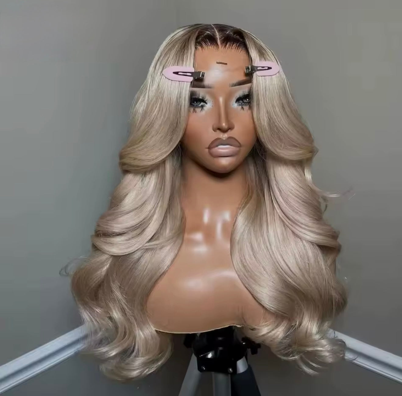 Pre Styled Layered Cut Honey Blonde Body Wave 5x5 Invisible Lace Front Human Hair Wig For Women Pre Plucked 250% Density