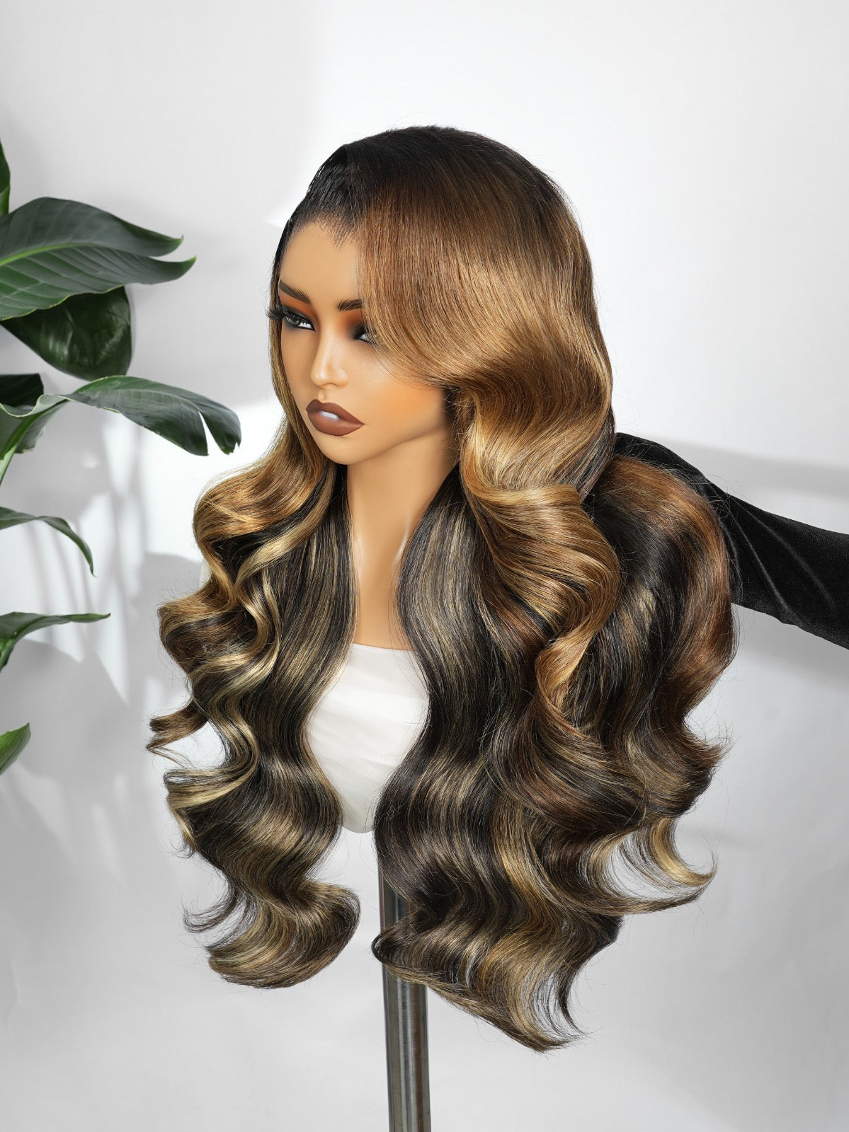 Chic Luxe Hair | Highlights Body Wave M Hairline Pre Styled 13x6 Glueless Lace Wig