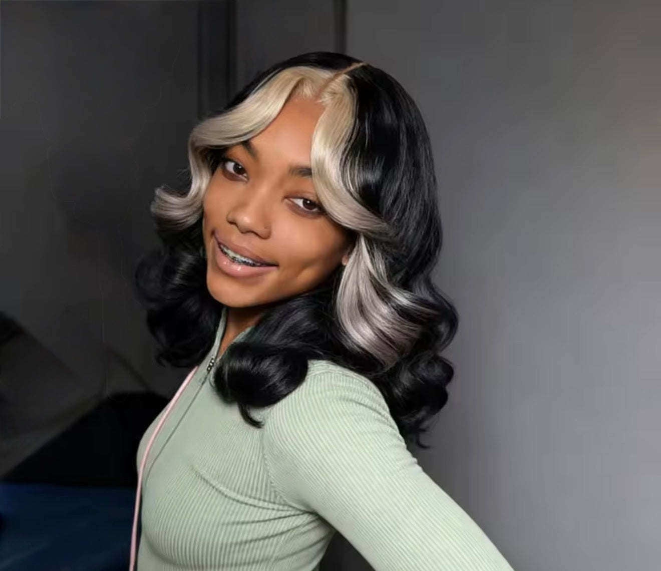 Vietnamese Layered DD Cut Blonde Stripe 5*5 Wavy Lace Front Wig Lace Front With Curtain Bangs And Natural Hairline 250% Density